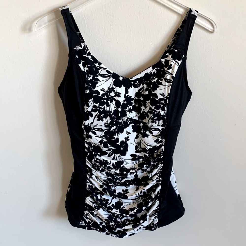 NipTuck Swim Tankini Top Size 8 fits (DD/E Cup) Black/White
